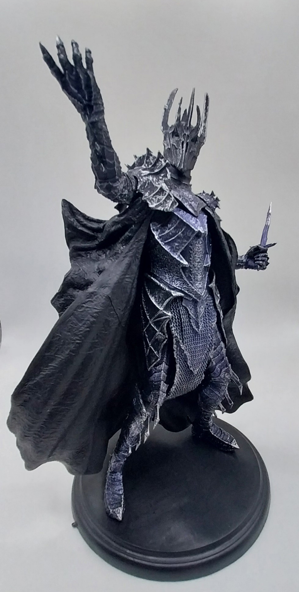 BlueMoon Books Gifts and Collectibles. Sauron - Statue